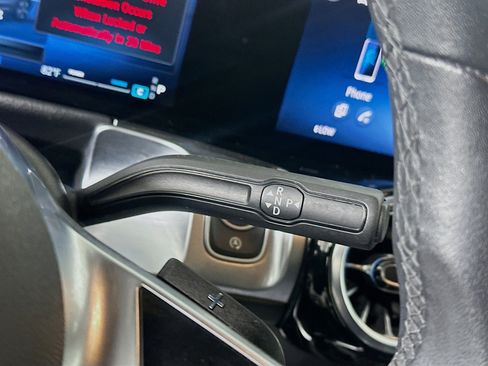 Used 2025 Mercedes-Benz GLB 250 4MATIC image 24