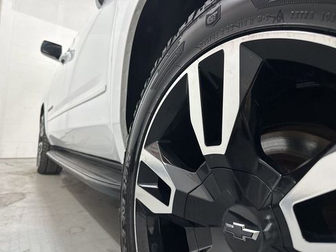 Used 2019 Chevrolet Suburban Premier image 21