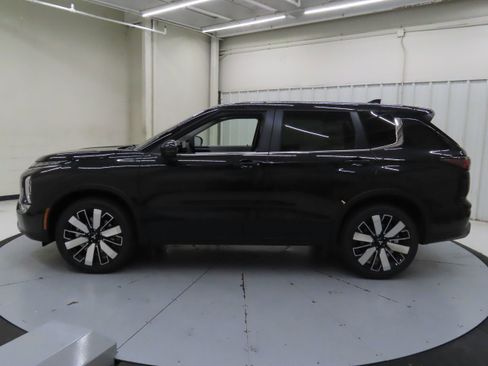 New 2025 Mitsubishi Outlander SE image 6