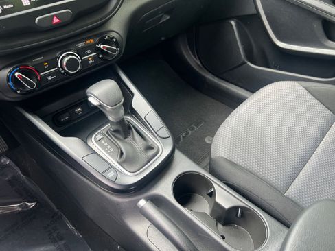 Used 2025 Kia Soul LX w/ LX Technology Package image 36