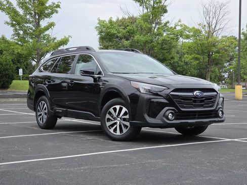 Used 2024 Subaru Outback Premium AWD/4WD image 2