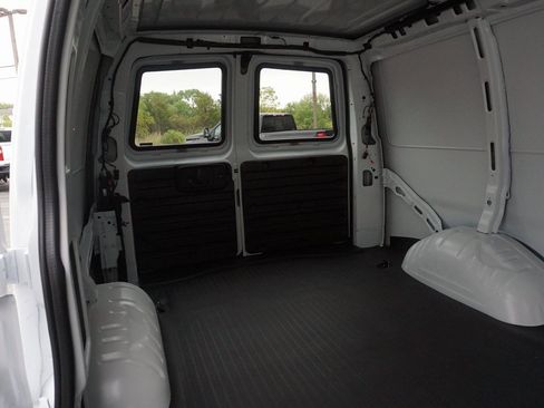 Certified 2025 Chevrolet Express 3500 w/ Driver Convenience Package image 22