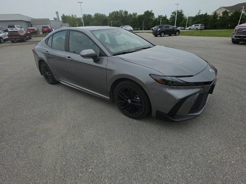 Used 2025 Toyota Camry SE w/ Convenience Package AWD/4WD image 3