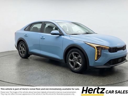 Used 2025 Kia K4 LXS image 1