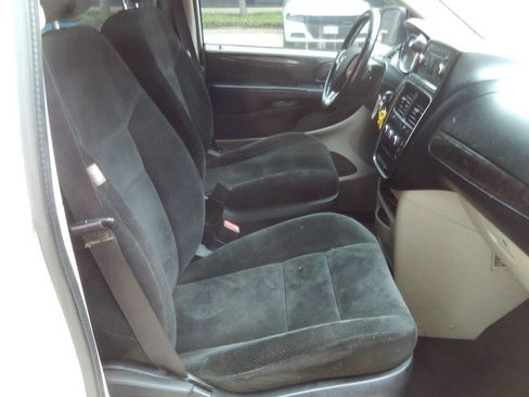 Used 2016 Dodge Grand Caravan American Value Package w/ UConnect Hands-Free Group FWD image 19