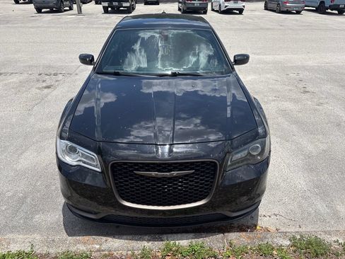 Used 2017 Chrysler 300 S RWD image 3