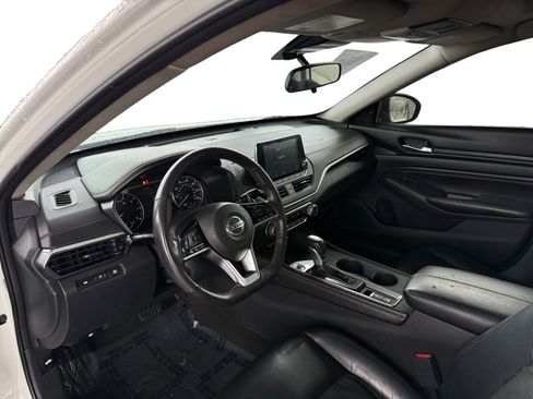Used 2022 Nissan Altima 2.5 SR w/ Midnight Edition Package image 9