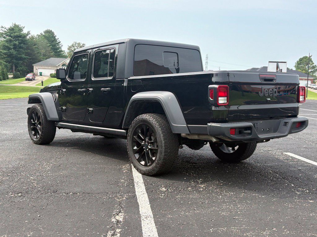 Used 2023 Jeep Gladiator Sport AWD/4WD image 6