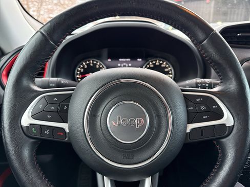 Used 2019 Jeep Renegade Trailhawk image 40