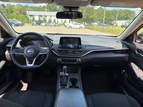 Used 2025 Nissan Altima 2.5 SV AWD/4WD image 8