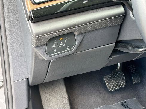 Used 2025 Volkswagen Atlas SE image 10