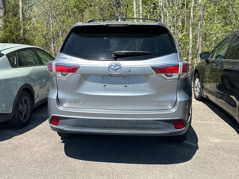 Used 2014 Toyota Highlander XLE image 10