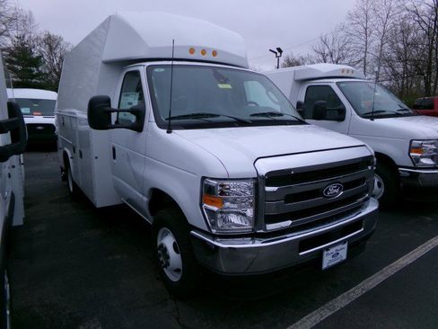 New 2027 Ford E-350 and Econoline 350 Super Duty w/ Power Equipment Group RWD image 3
