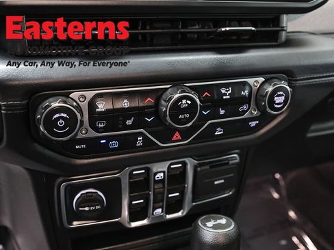 Used 2025 Jeep Wrangler Unlimited Sahara image 20