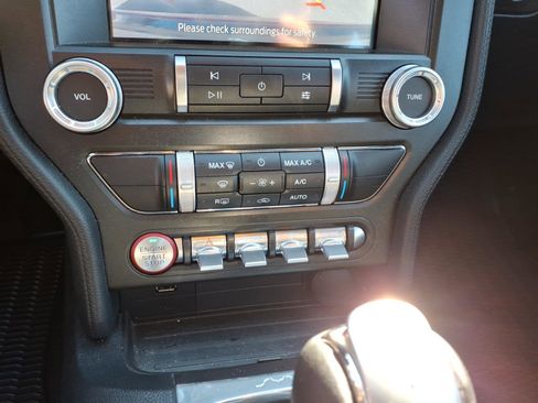 Used 2021 Ford Mustang Coupe image 9