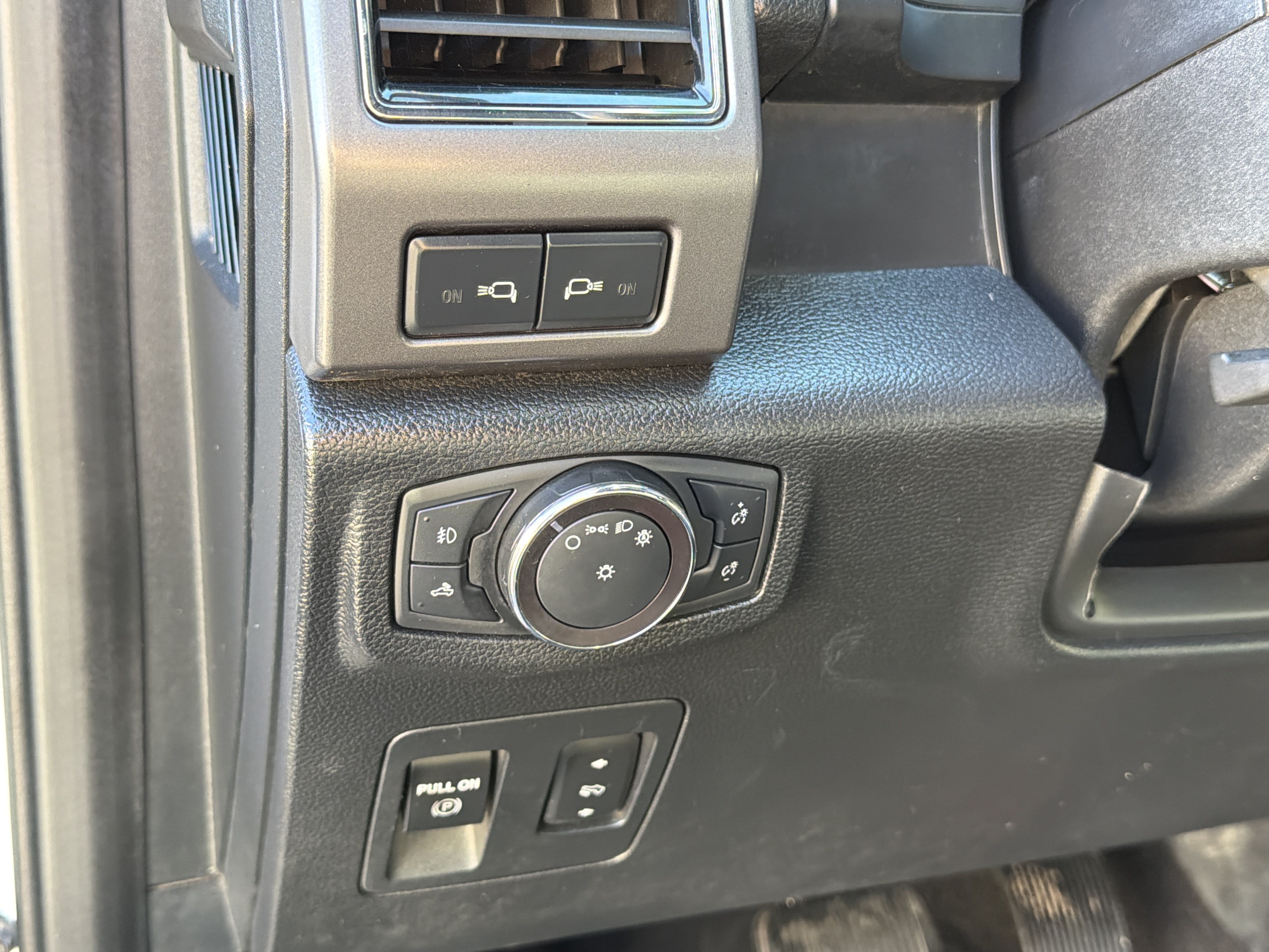Used 2019 Ford F150 XLT w/ Equipment Group 302A Luxury AWD/4WD image 13