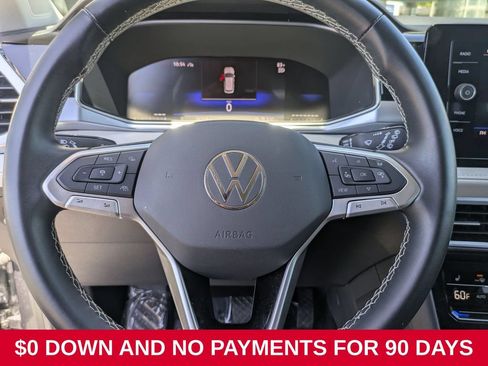 Used 2025 Volkswagen Taos SE AWD/4WD image 21
