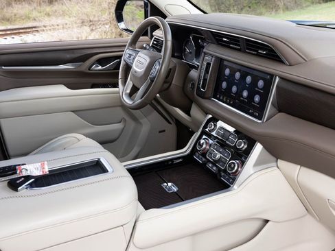 Used 2021 GMC Yukon Denali w/ Denali Ultimate Package image 65