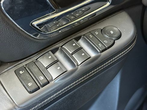Used 2014 Cadillac Escalade Platinum RWD image 19