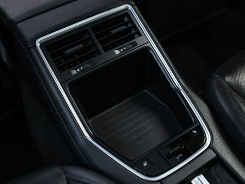 Used 2018 Porsche Panamera 4S image 32