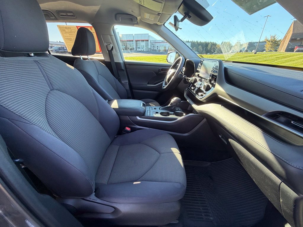 Used 2021 Toyota Highlander LE AWD/4WD image 35