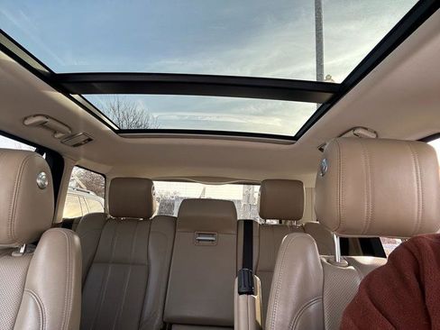 Used 2017 Land Rover Range Rover HSE image 13