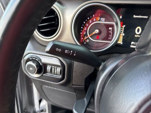 Used 2018 Jeep Wrangler Unlimited Sport S AWD/4WD image 32