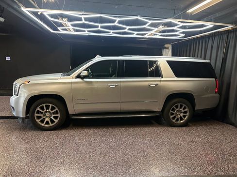 Used 2018 GMC Yukon XL Denali RWD image 4