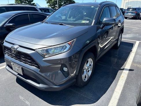 Used 2020 Toyota RAV4 XLE AWD/4WD image 3