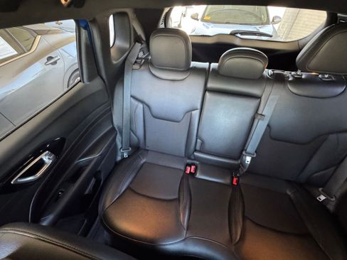 Used 2025 Jeep Compass Trailhawk AWD/4WD image 38