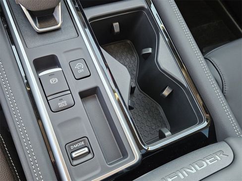 New 2025 Nissan Pathfinder Platinum image 23