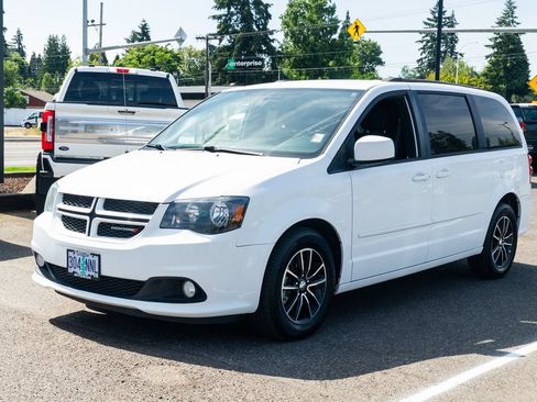 Used 2017 Dodge Grand Caravan GT FWD image 3