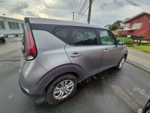 Used 2025 Kia Soul LX FWD image 8
