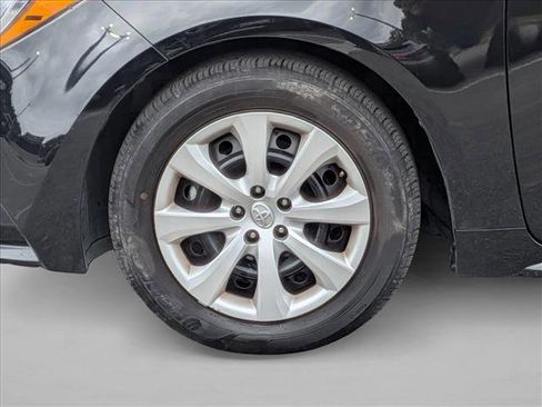 Used 2025 Toyota Corolla LE image 21