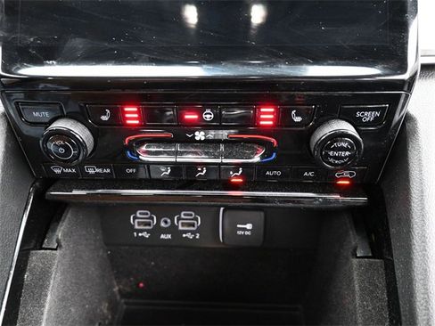 Used 2022 Jeep Grand Cherokee L Limited image 17