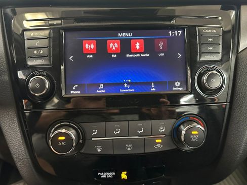 Used 2022 Nissan Rogue Sport S image 9