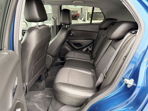 Used 2020 Chevrolet Trax LT w/ LT Convenience Package image 26