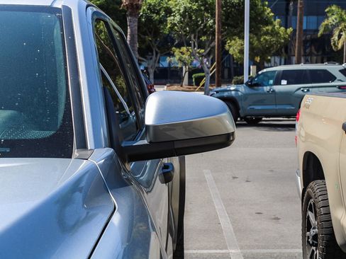 Used 2025 Toyota Tacoma TRD Off-Road image 15