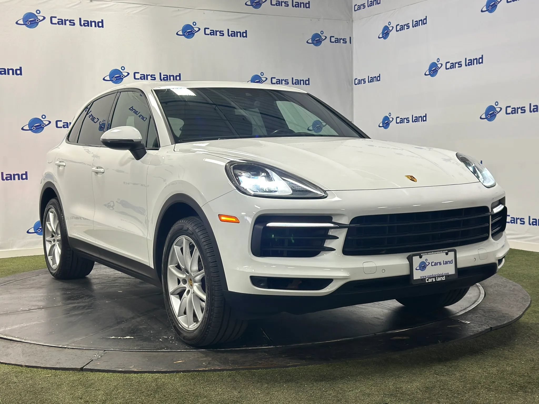 Used 2022 Porsche Cayenne w/ Premium Package AWD/4WD image 1