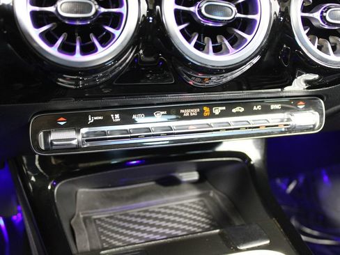 Used 2025 Mercedes-Benz CLA 250 image 23