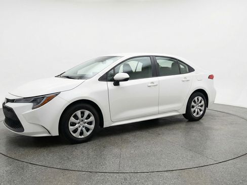 Used 2025 Toyota Corolla LE image 3