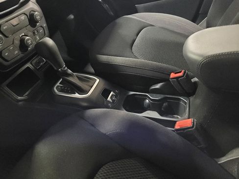 Used 2019 Jeep Renegade Altitude w/ Quick Order Package 22M image 26