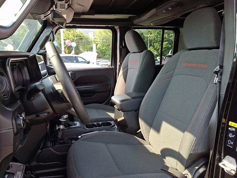 Used 2024 Jeep Wrangler Unlimited Rubicon AWD/4WD image 13