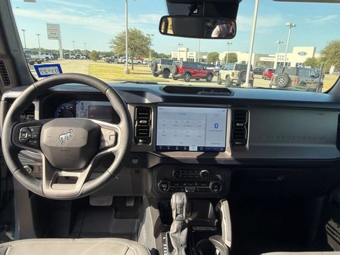 Used 2023 Ford Bronco Outer Banks AWD/4WD image 14