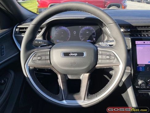 New 2025 Jeep Grand Cherokee Limited w/ Black Appearance Package image 17