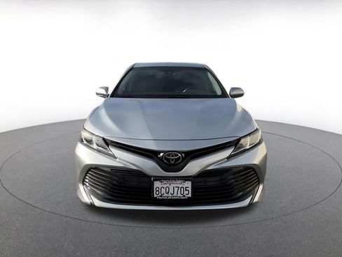 Used 2018 Toyota Camry LE image 4