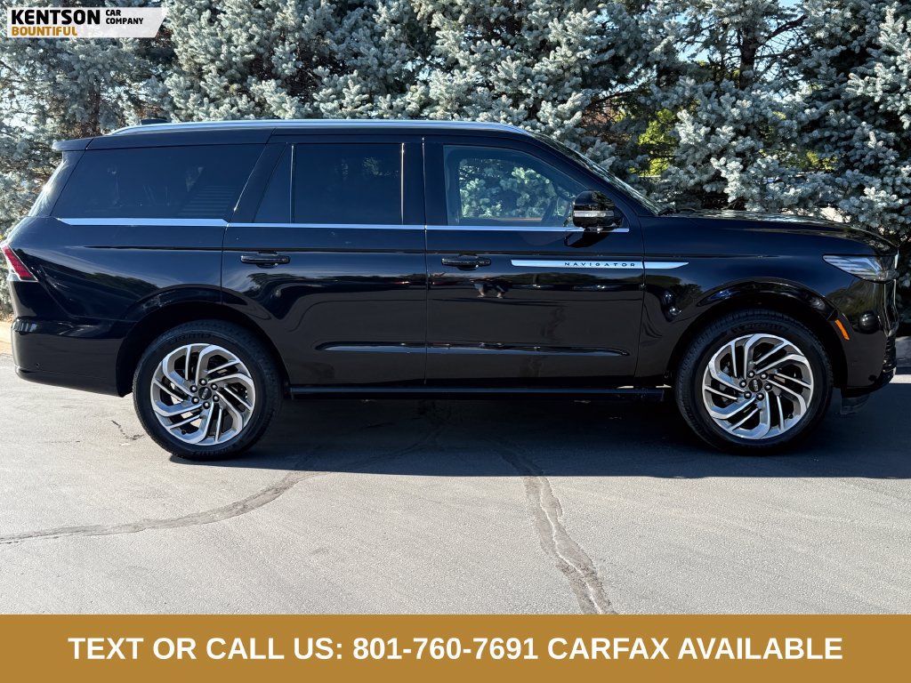 Used 2025 Lincoln Navigator Reserve AWD/4WD image 9