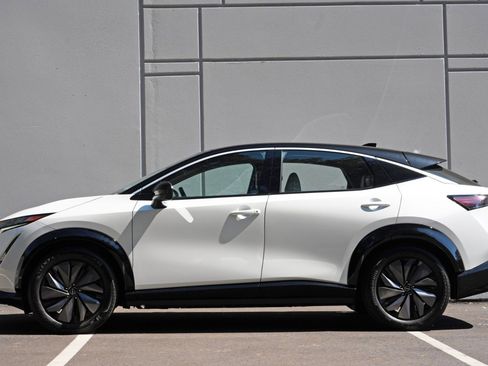 Used 2024 Nissan Ariya FWD image 8