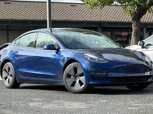 Used 2023 Tesla Model 3 Standard Range image 2