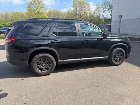 Used 2023 Honda Pilot TrailSport image 8